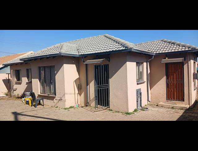 3 BEDROOM HOUSE FOR SALE IN CLAYVILLE